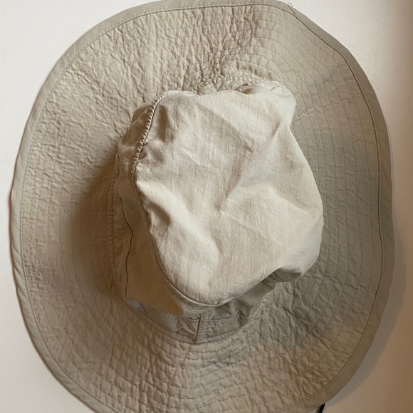 Mtn Equipment Co-Op sport sun hat made in canada - Picture 1 of 3